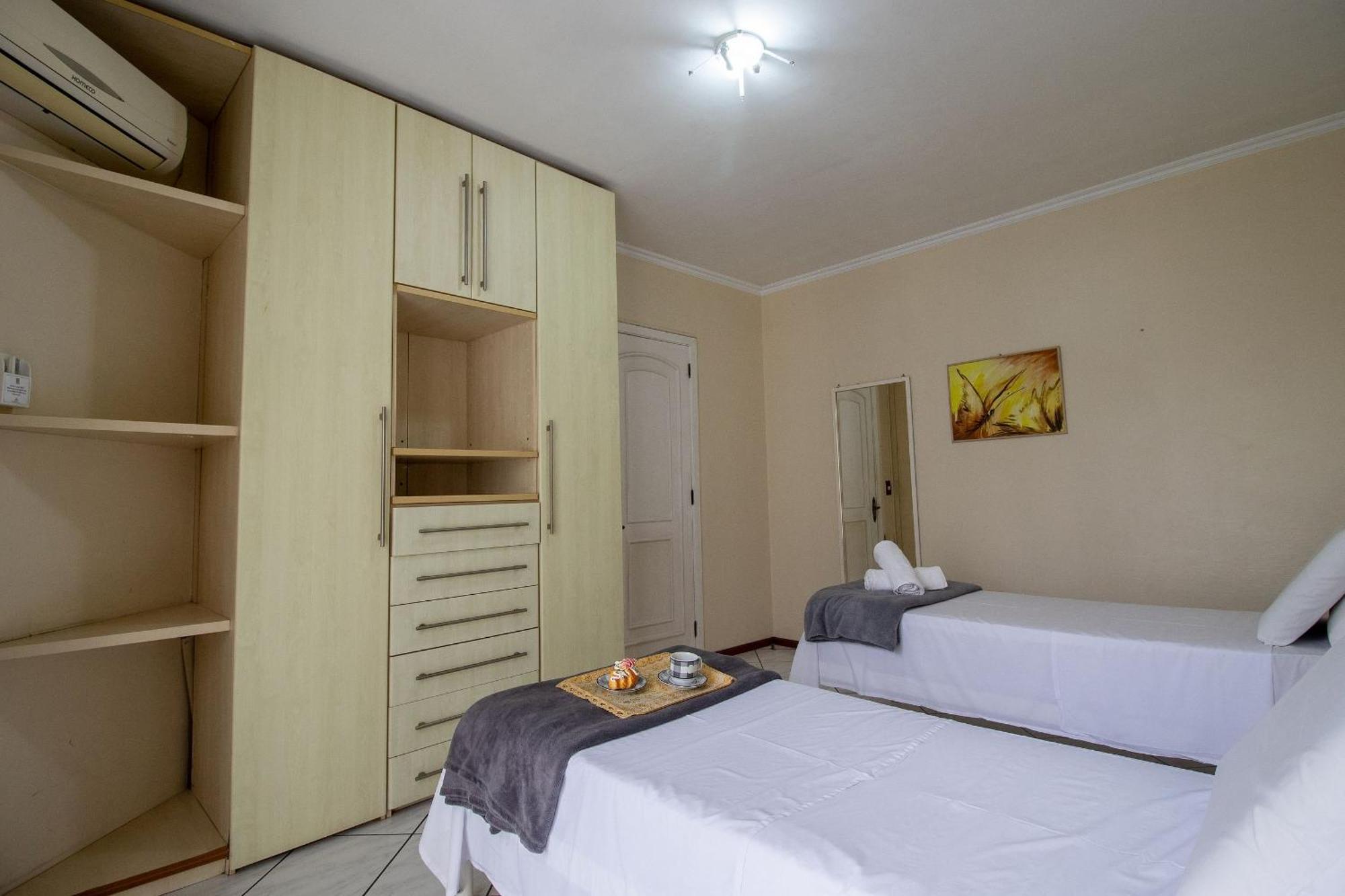 Pr143 - Próximo A Avenida Brasil, Garagem Camionete, 4 Dorm, Climatizado, Wi-fi Apartamento *