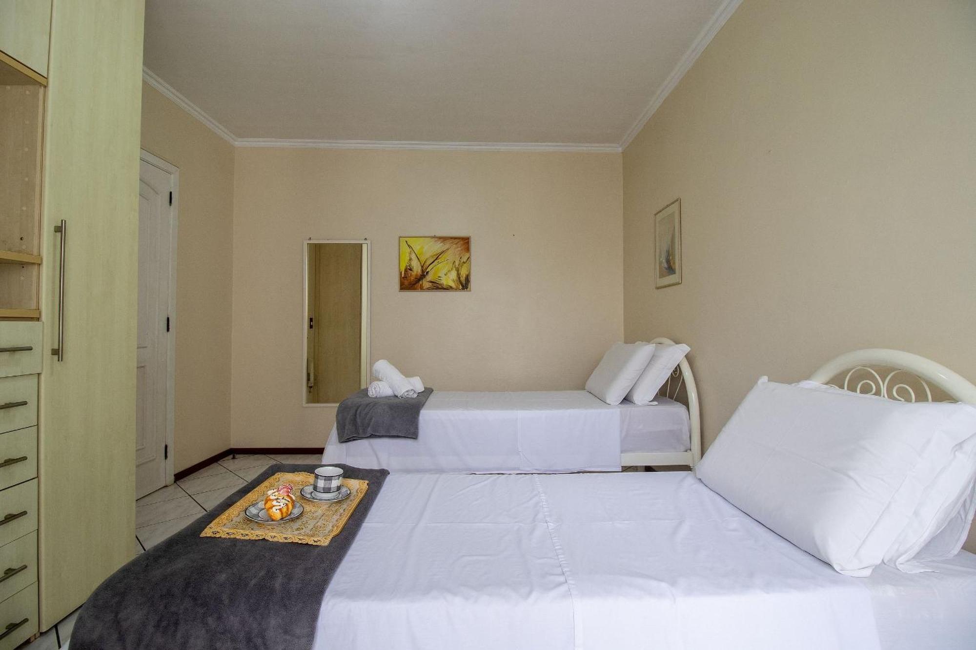 Pr143 - Próximo A Avenida Brasil, Garagem Camionete, 4 Dorm, Climatizado, Wi-fi *